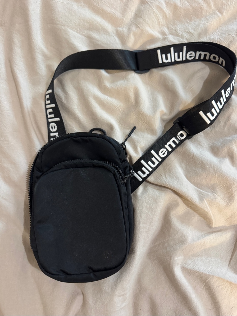 lululemon athletica Black Logo Strap Crossbody Pouch